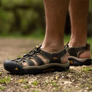 KEEN Men's Multi-Terrain Sandals - Black and gray